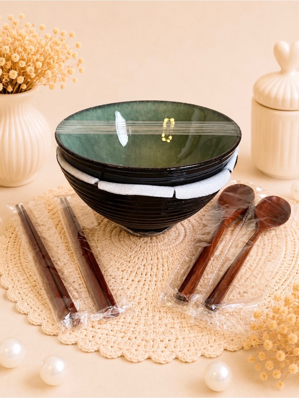 Set includes 2 Ceramic Japanese Asian Pho Udon Soup Noodle Bowls with spoons